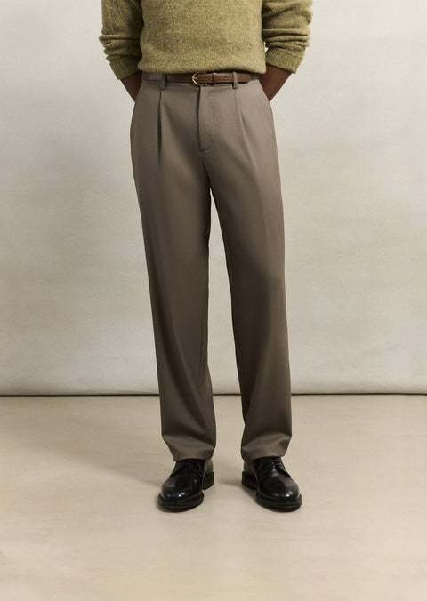 De Bonne Facture One Pleat Trousers in vert-de-gris Super 130's merino, high rise, front view