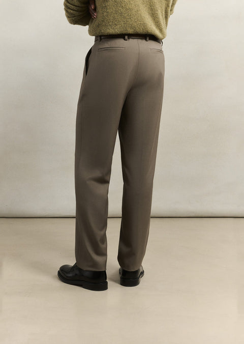 De Bonne Facture One Pleat Trousers in vert-de-gris Super 130's merino, high rise, back view