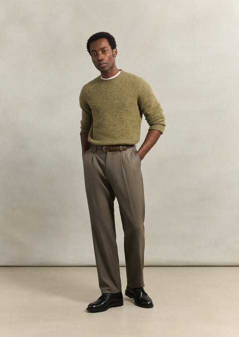 De Bonne Facture One Pleat Trousers in vert-de-gris Super 130's merino, high rise, detail view