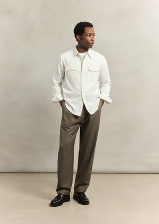 De Bonne Facture Artist Shirt in white cotton and hemp gabardine woven in Japan, detail view