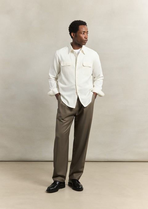 De Bonne Facture Artist Shirt in white cotton and hemp gabardine woven in Japan, detail view