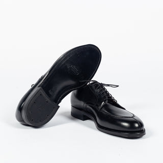 Single leather outsole and 270-degree flat welt on Alden 87150 shell cordovan blucher