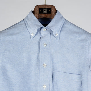 Drake's ice blue oxford cloth button-down shirt in close up, with the collar rolling over the placket.