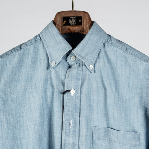 Drake's light blue chambray button-down shirt in close up, with the collar points buttoned down over the placket.