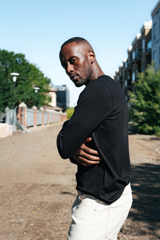 Merz B. Schwanen Deep Black 2m06 Mid Century Henley — alternate angle 7