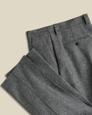 Portuguese Flannel Single Pleat Herringbone Trousers in Grey (front view)