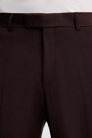 Close view of the waistband, belt loops and concealed fly of the Strellson Burgundy Melwin trousers.