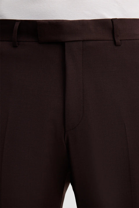 Close view of the waistband, belt loops and concealed fly of the Strellson Burgundy Melwin trousers.
