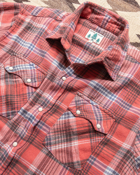 Collar, chest pockets and pearl snaps on the Cactus Flower Plaid flannel shirt